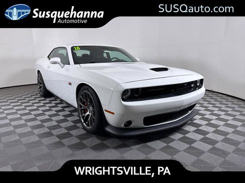 Used 2016 Dodge Challenger SRT w/ Technology Group image 1