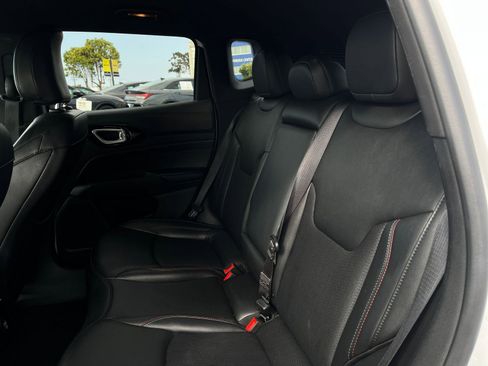 Used 2025 Jeep Compass Trailhawk AWD/4WD image 25