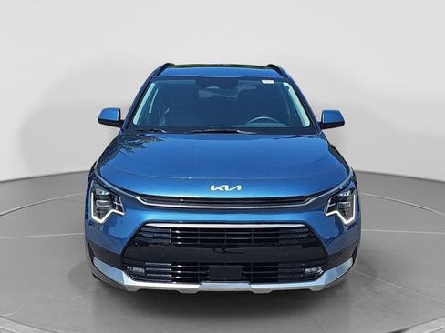 Used 2024 Kia Niro SX Touring FWD image 2
