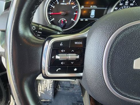 Used 2022 Kia Carnival LX FWD image 27
