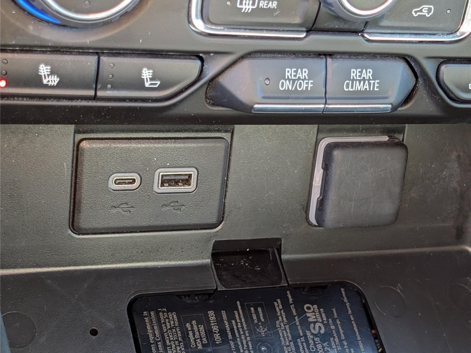 Used 2024 Chevrolet Suburban RST RWD image 29