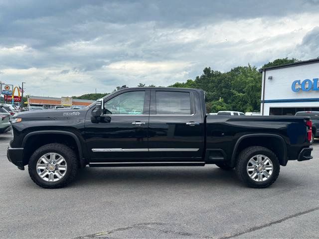 Used 2024 Chevrolet Silverado 3500 High Country w/ Technology Package AWD/4WD image 3
