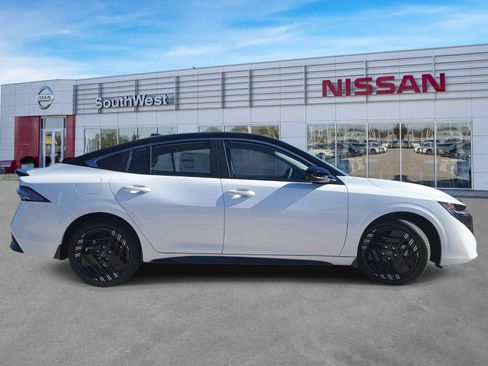 New 2026 Nissan Sentra SR w/ Floor Mat Package image 5