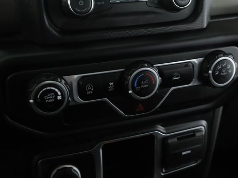 Certified 2020 Jeep Gladiator Sport image 12