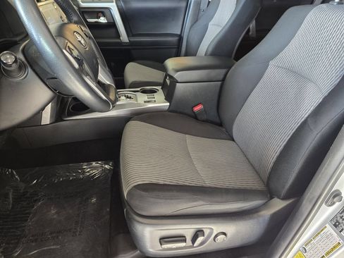 Used 2022 Toyota 4Runner SR5 AWD/4WD image 38
