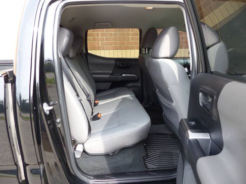 Used 2022 Toyota Tacoma SR5 AWD/4WD image 41