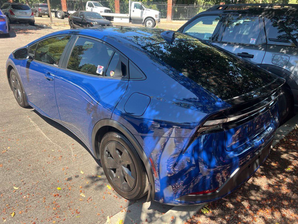 Used 2024 Toyota Prius Prime FWD image 4
