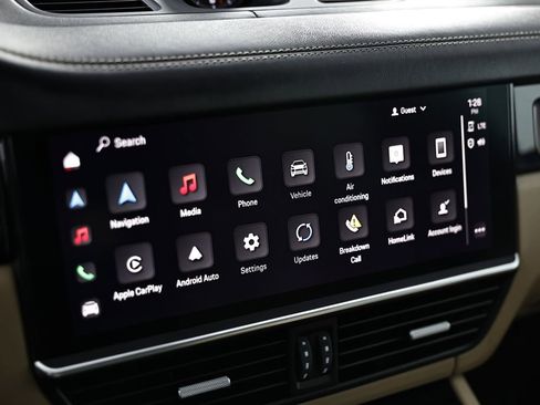 Certified 2022 Porsche Cayenne Turbo AWD/4WD image 38