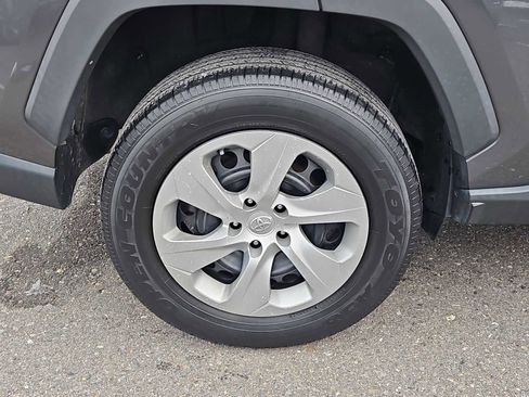 Used 2021 Toyota RAV4 LE image 9