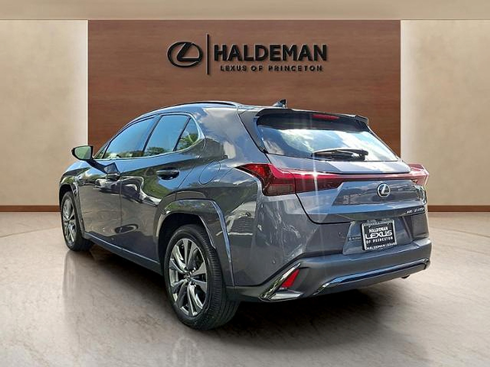 Certified 2024 Lexus UX 250h F Sport AWD/4WD image 4