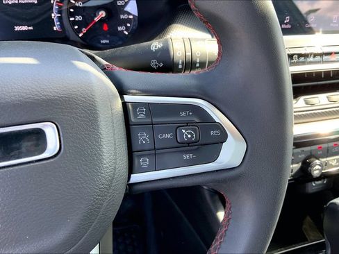Used 2025 Jeep Compass Trailhawk AWD/4WD image 12