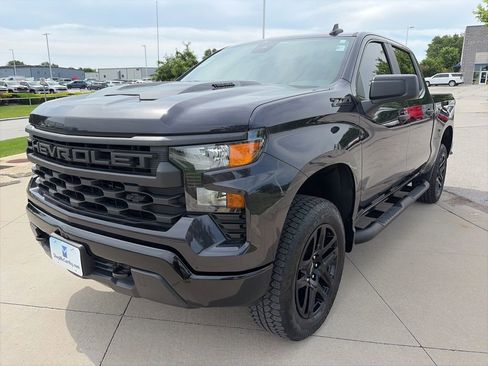 Used 2024 Chevrolet Silverado 1500 Custom Trail Boss w/ Dark Appearance Package AWD/4WD image 4