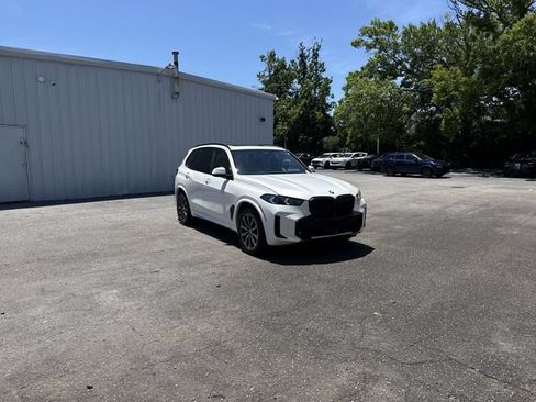 Used 2024 BMW X5 xDrive40i w/ M Sport Package AWD/4WD image 3