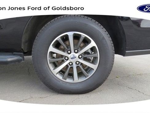 Used 2021 Ford Expedition XLT image 12