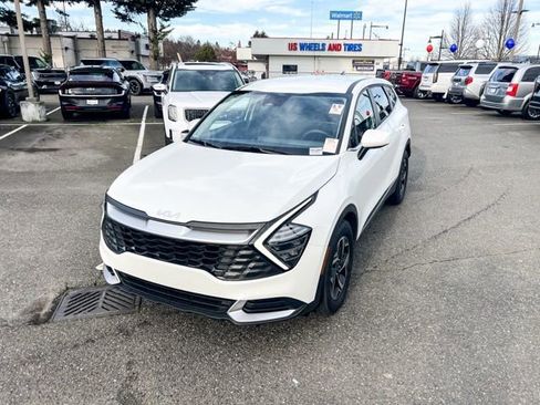 Certified 2024 Kia Sportage LX image 4