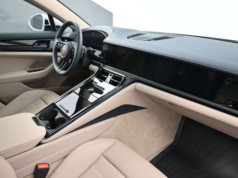 Certified 2026 Porsche Panamera image 13