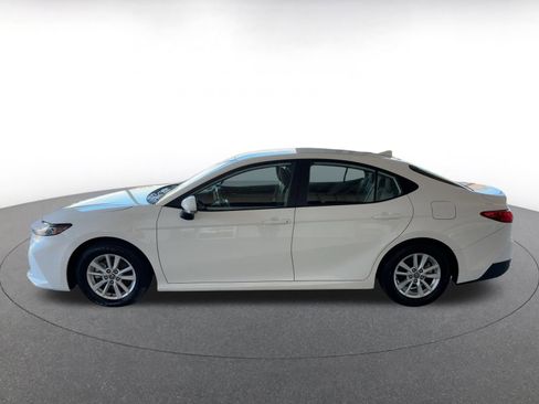 Used 2025 Toyota Camry LE image 10