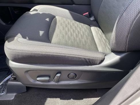 Used 2025 Nissan Pathfinder SV AWD/4WD image 22