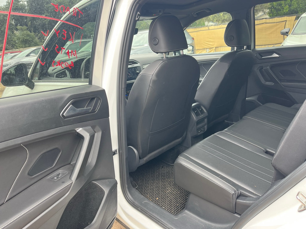 Used 2022 Volkswagen Tiguan SE R-Line FWD image 7