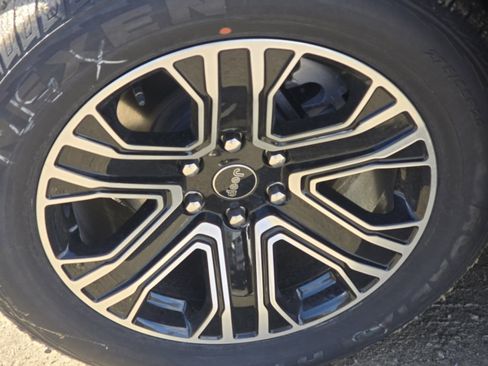 New 2026 Jeep Grand Wagoneer 4WD image 18