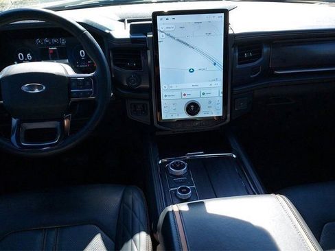 Certified 2022 Ford Expedition Platinum image 32