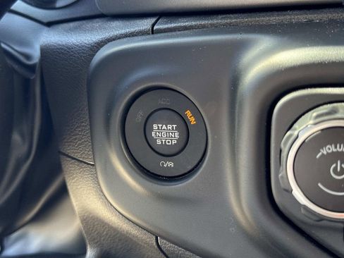 Used 2023 Jeep Gladiator Sport image 44