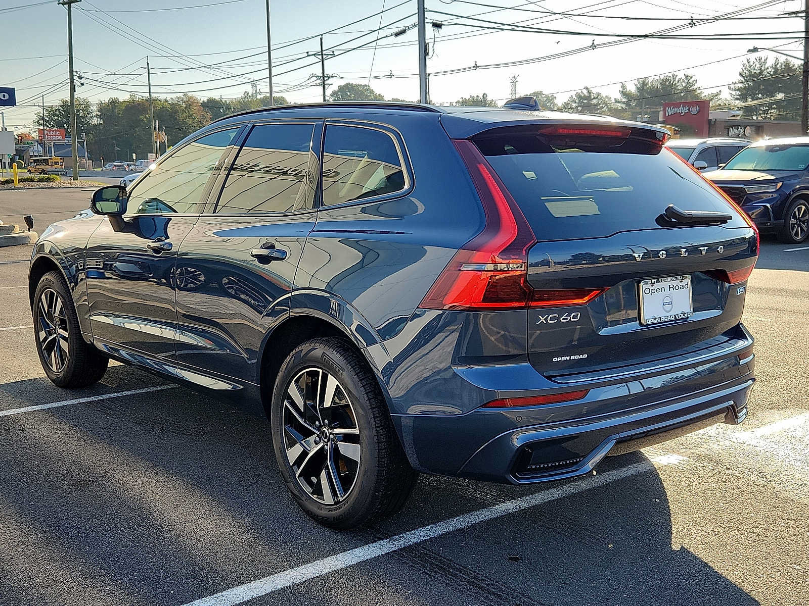 Used 2027 Volvo XC60 B5 Core AWD/4WD image 4