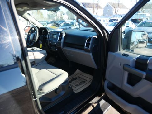 Used 2016 Ford F150 XLT image 16