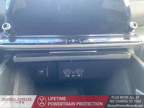 Used 2024 Jeep Wagoneer Series II image 6