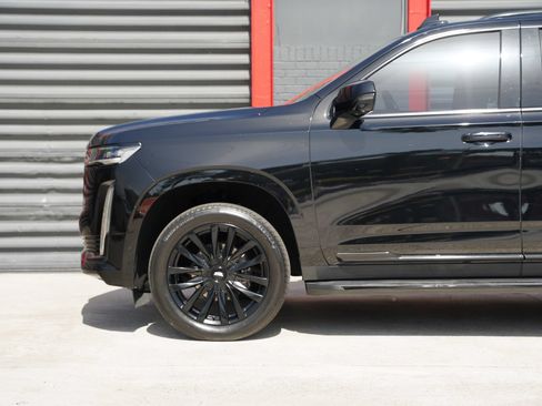 Used 2023 Cadillac Escalade Premium Luxury RWD image 8