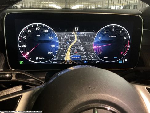 Used 2024 Mercedes-Benz GLC 300 4MATIC image 12
