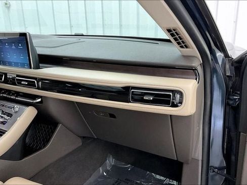 Used 2023 Lincoln Aviator Reserve w/ Equipment Group 201A AWD/4WD image 18