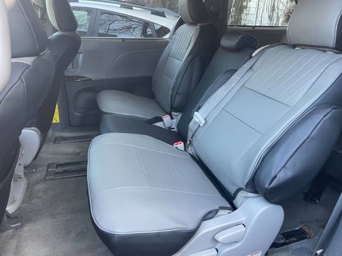 Used 2015 Toyota Sienna XLE w/ XLE Navigation Package image 11