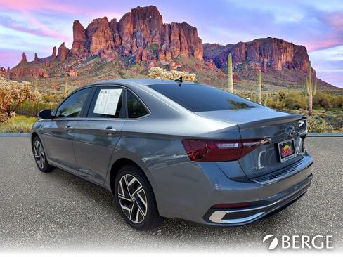 Used 2023 Volkswagen Jetta SEL FWD image 4