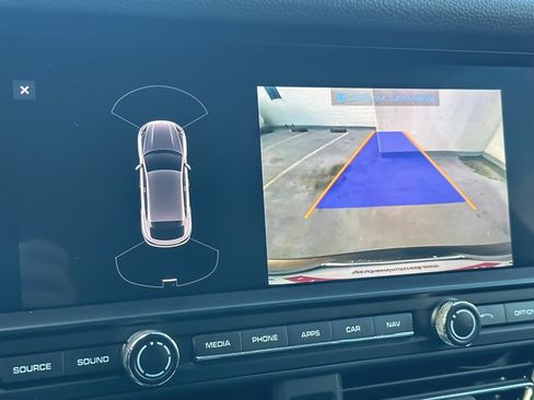 Used 2021 Porsche Macan image 20