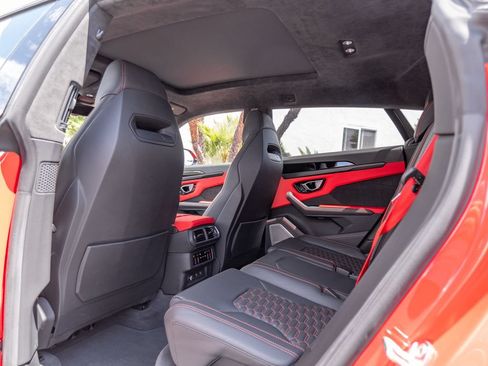 Used 2022 Lamborghini Urus AWD/4WD image 22