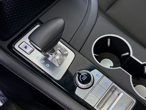 Used 2025 Genesis G70 2.5T image 20