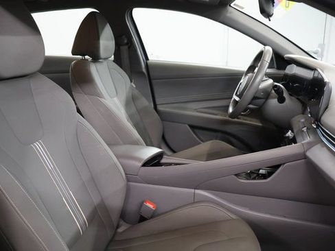 Used 2025 Hyundai Elantra SEL FWD image 26