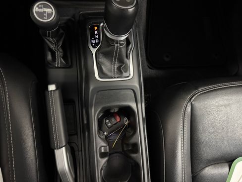 Used 2021 Jeep Wrangler Unlimited Sahara w/ Cold Weather Group AWD/4WD image 20