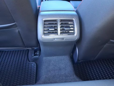 Used 2017 Volkswagen GTI SE FWD image 31