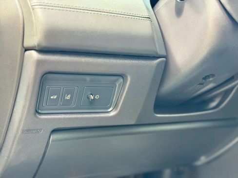 Used 2016 Land Rover Discovery Sport HSE Luxury image 13