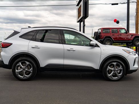 Used 2025 Ford Escape ST-Line Select AWD/4WD image 8