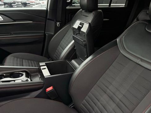 Used 2025 Ford Explorer ST-Line w/ Premium Package image 34