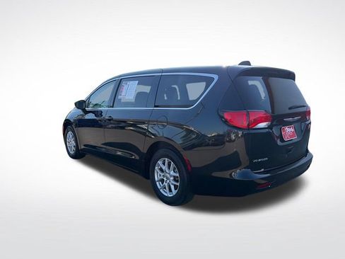 Used 2023 Chrysler Voyager LX FWD image 4