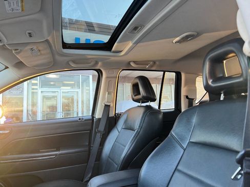 Used 2009 Jeep Compass Limited w/ Sun/Sound Group image 17