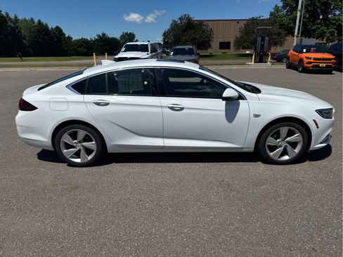 Used 2018 Buick Regal Preferred w/ Driver Confidence Package #1 FWD image 5