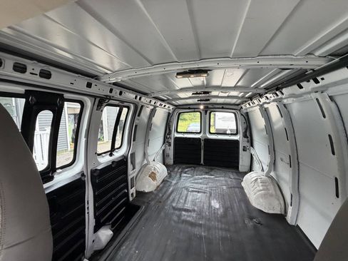 Used 2018 Chevrolet Express 2500 w/ Enhanced Convenience Package RWD image 16