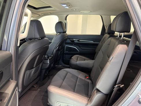 New 2025 Kia Telluride S image 18