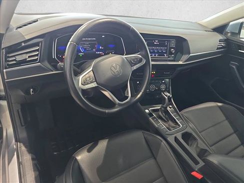 Used 2024 Volkswagen Jetta SE FWD image 17