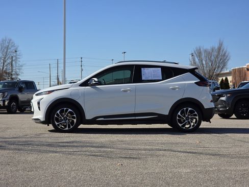 Used 2023 Chevrolet Bolt EUV Premier w/ Sun & Sound Package image 4